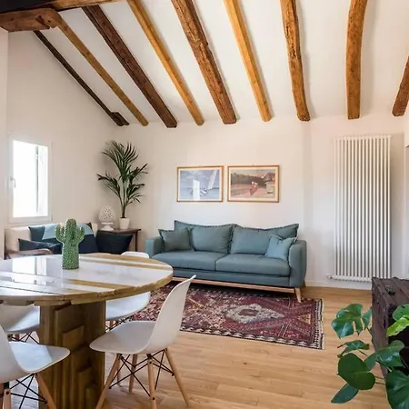 A Casa Breathtaking Attic In Strada Maggiore Apartman *