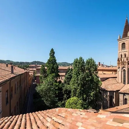 A Casa Breathtaking Attic In Strada Maggiore Apartment